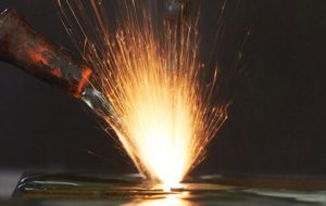 Funkenerosion / Anlagen zur Funkenerosion